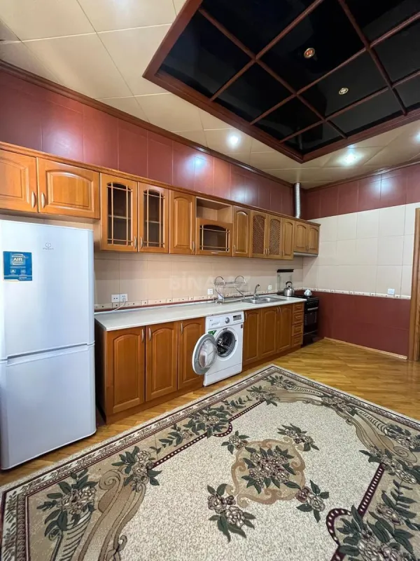 Kirayə verilir 3 otaqlı mənzil 145 m²