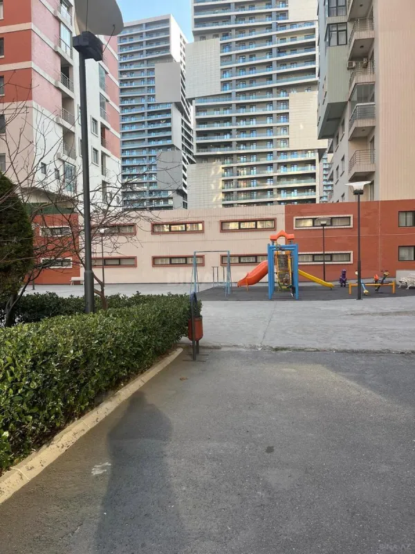 Kirayə verilir 3 otaqlı mənzil 145 m²