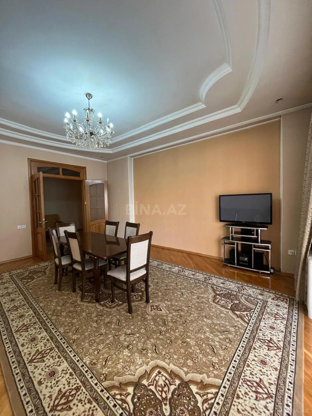 Kirayə verilir 3 otaqlı mənzil 145 m²