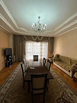 Kirayə verilir 3 otaqlı mənzil 145 m²