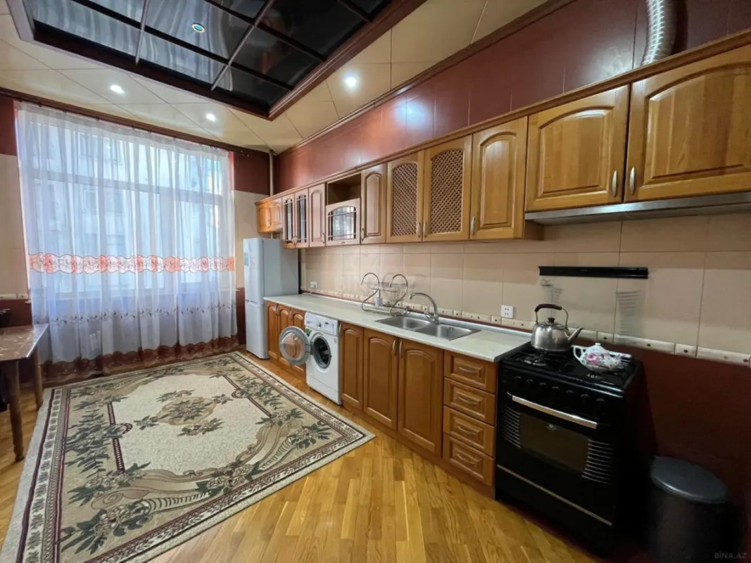 Kirayə verilir 3 otaqlı mənzil 145 m²