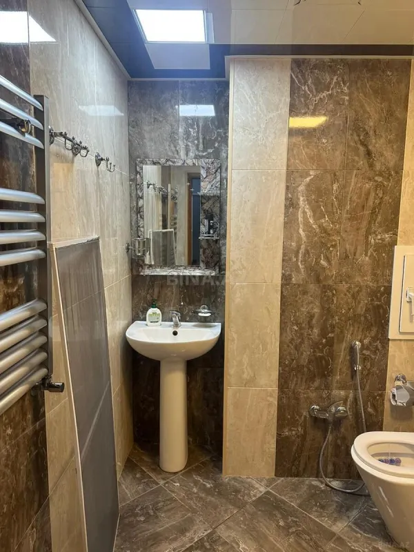 Kirayə verilir 2 otaqlı mənzil 60 m²