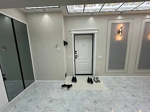 Satılır 4 otaqlı mənzil 155 m²