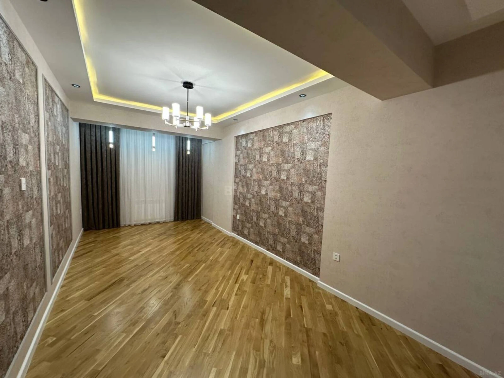 Satılır 4 otaqlı mənzil 155 m²