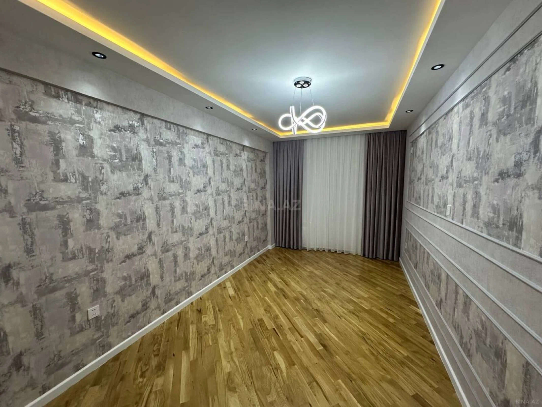 Satılır 4 otaqlı mənzil 155 m²