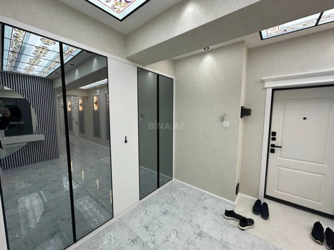 Satılır 4 otaqlı mənzil 155 m²