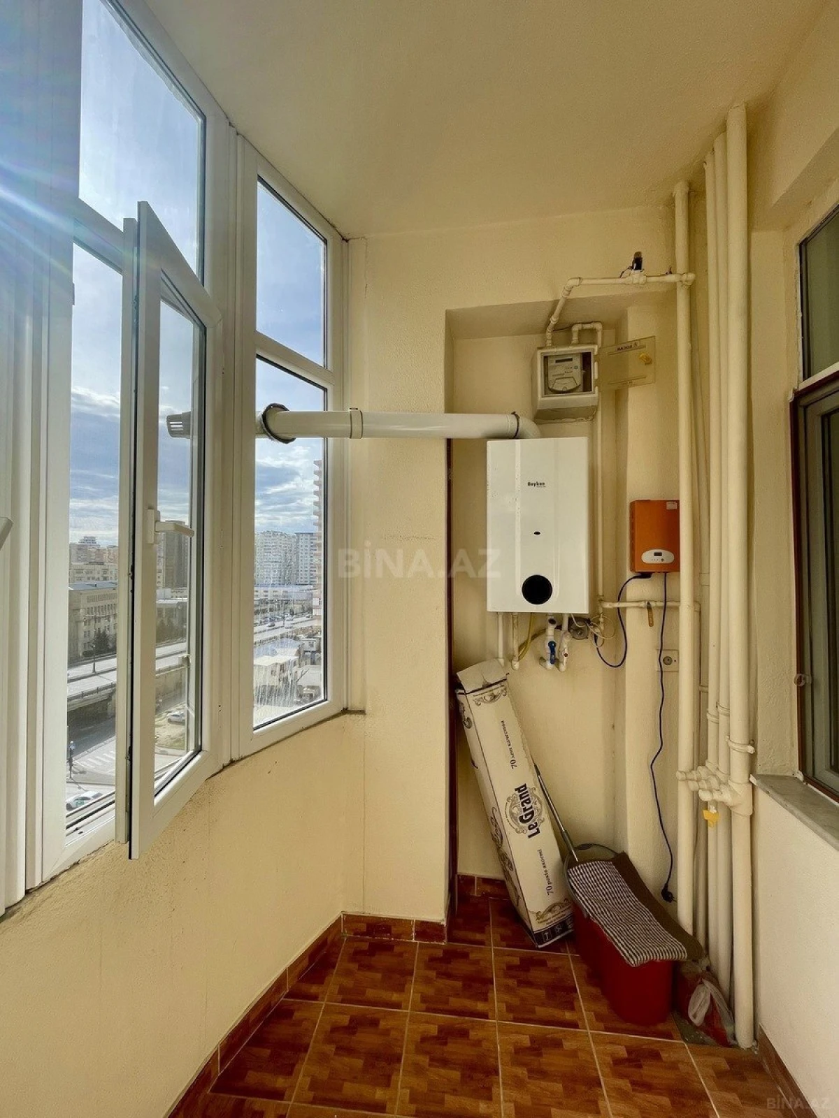 Kirayə verilir 2 otaqlı mənzil 90 m²