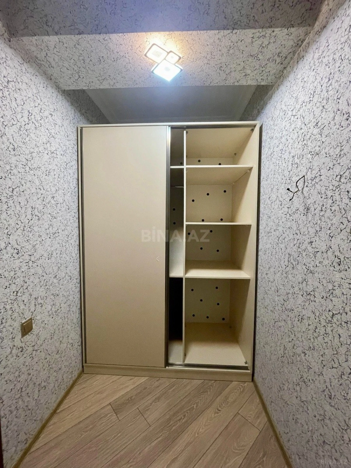 Kirayə verilir 2 otaqlı mənzil 90 m²