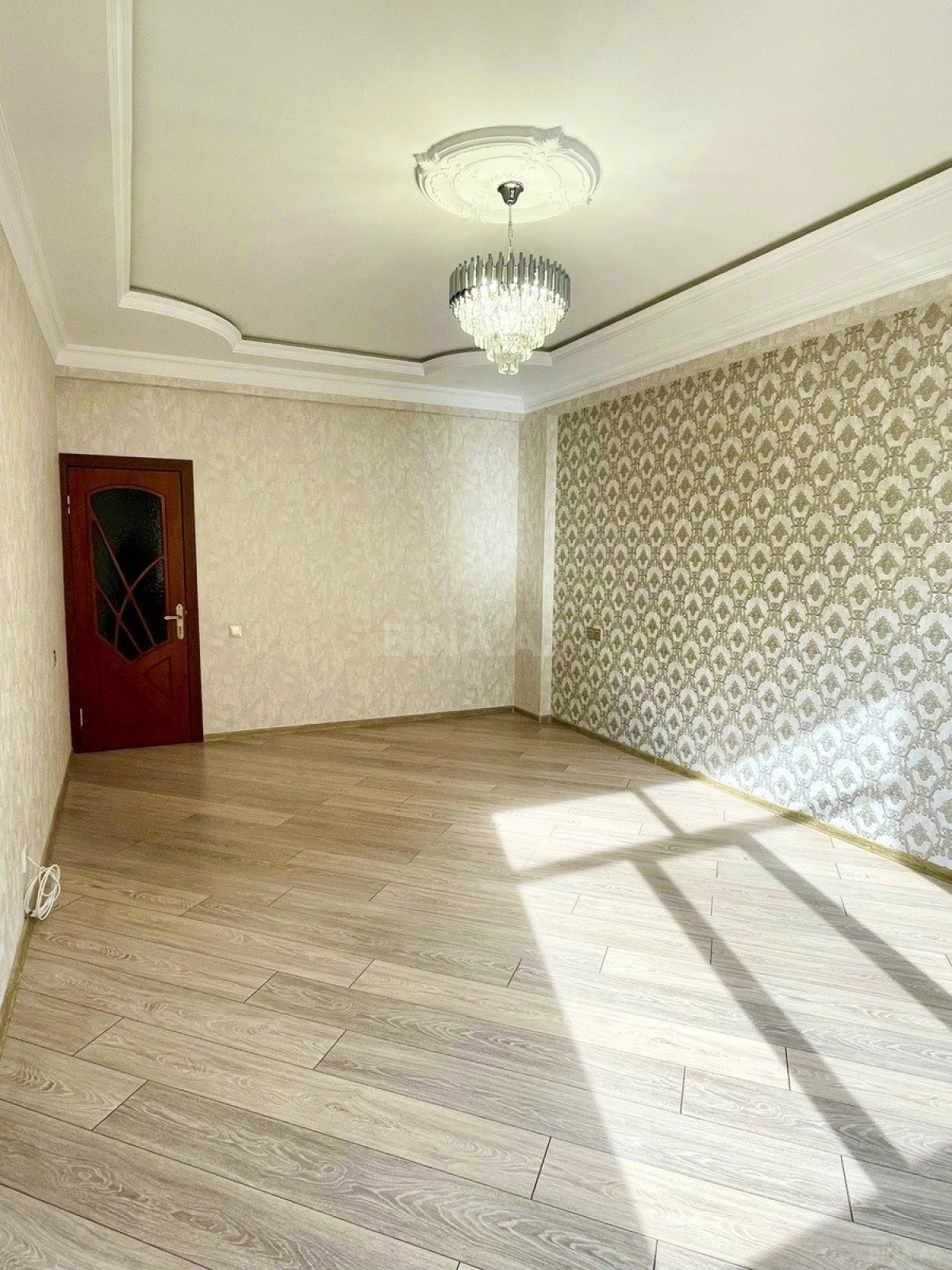 Kirayə verilir 2 otaqlı mənzil 90 m²