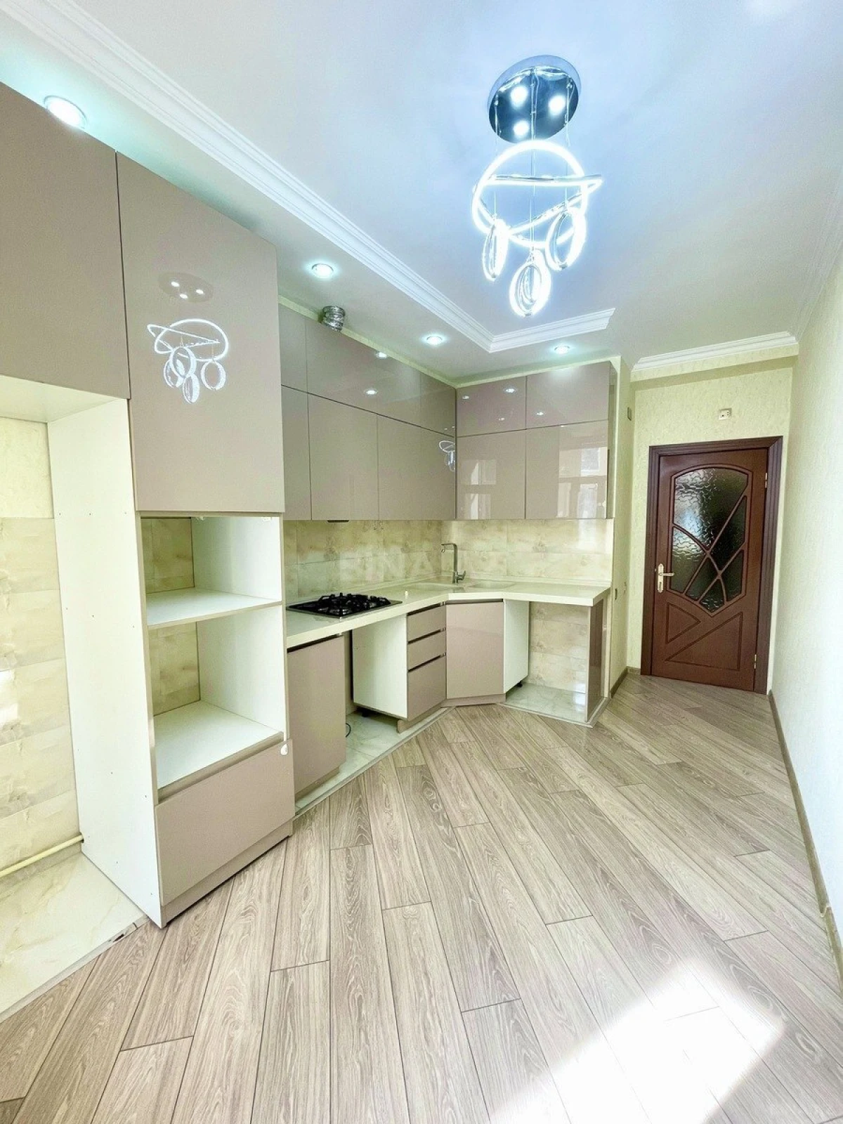 Kirayə verilir 2 otaqlı mənzil 90 m²