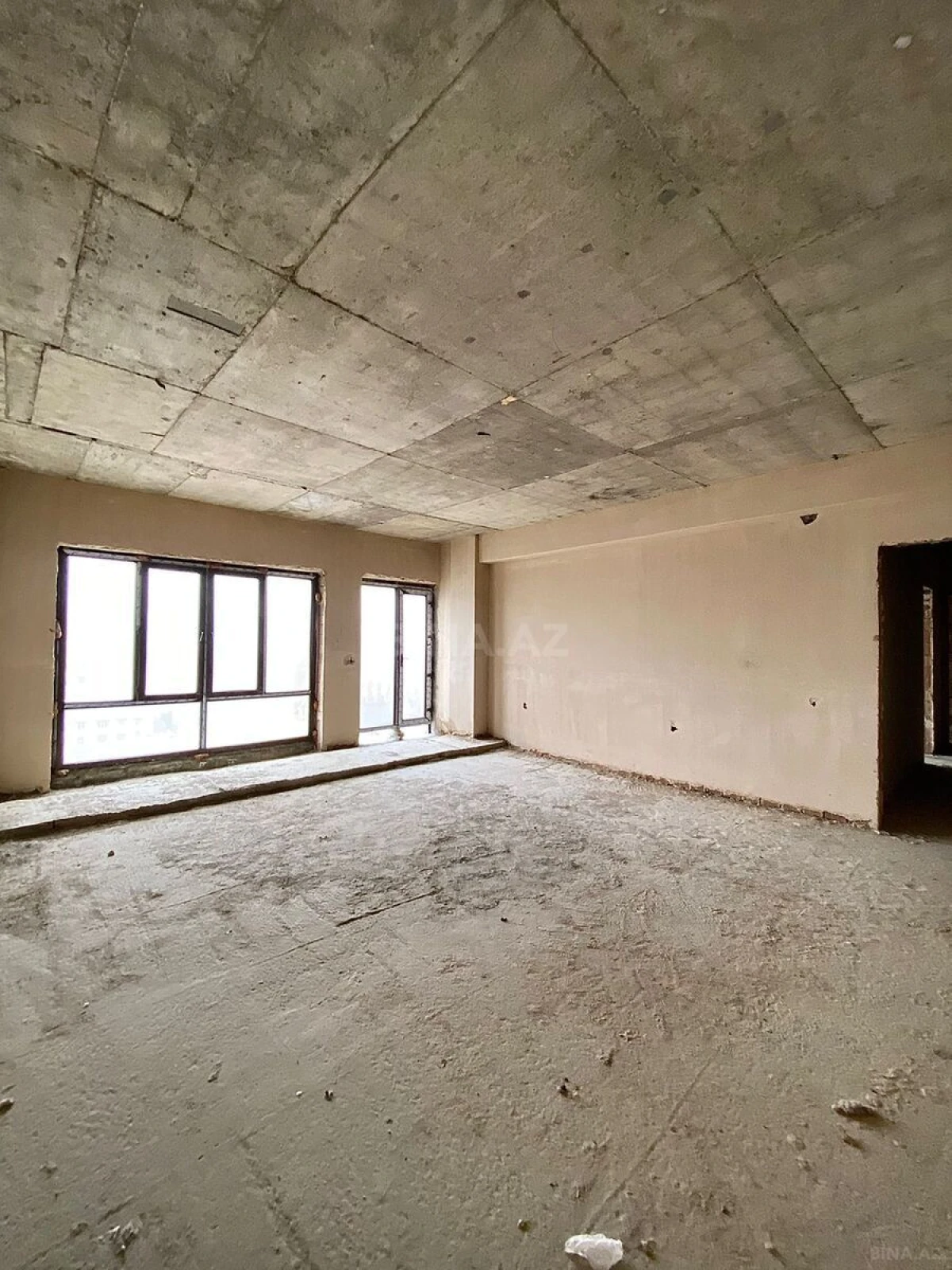 Satılır 3 otaqlı mənzil 131 m²