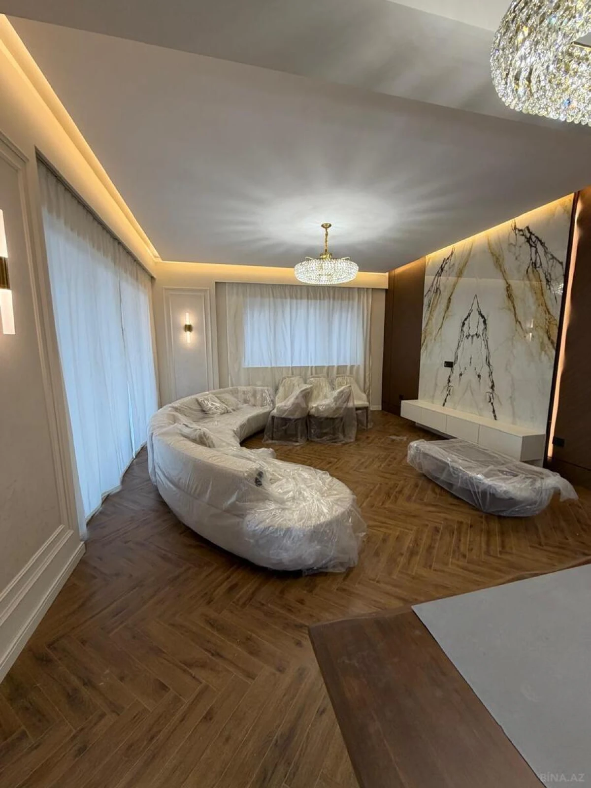 Kirayə verilir 4 otaqlı mənzil 200 m²