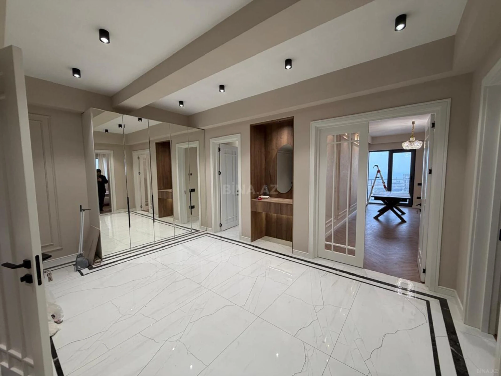 Kirayə verilir 4 otaqlı mənzil 200 m²