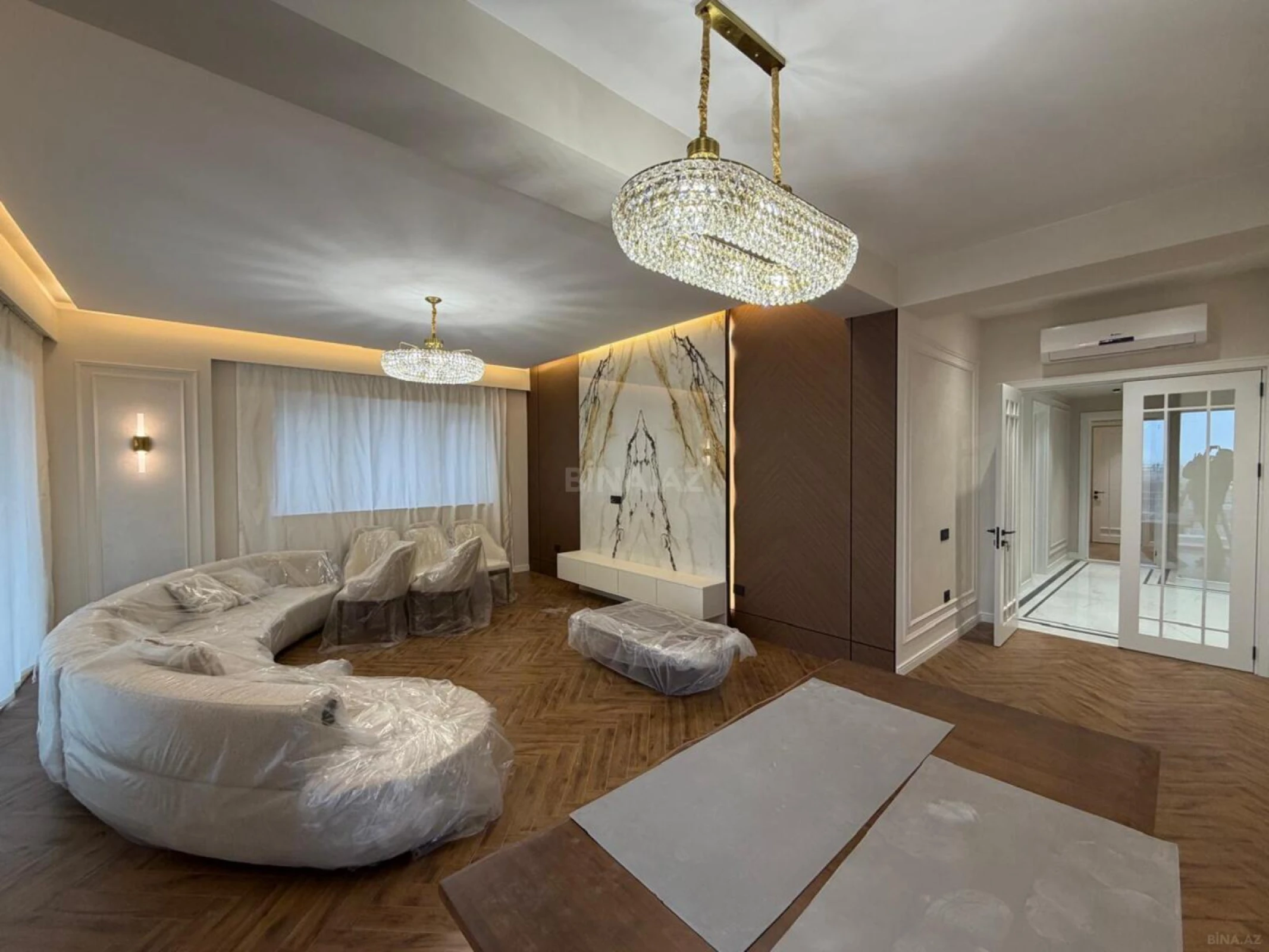Kirayə verilir 4 otaqlı mənzil 200 m²