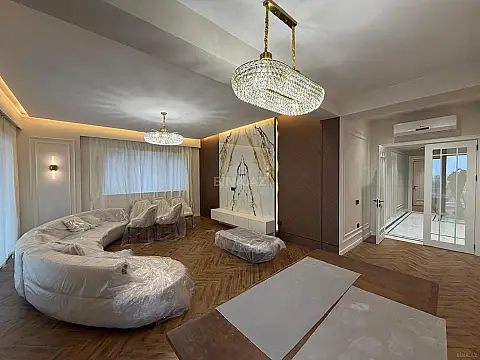 Kirayə verilir 4 otaqlı mənzil 200 m²