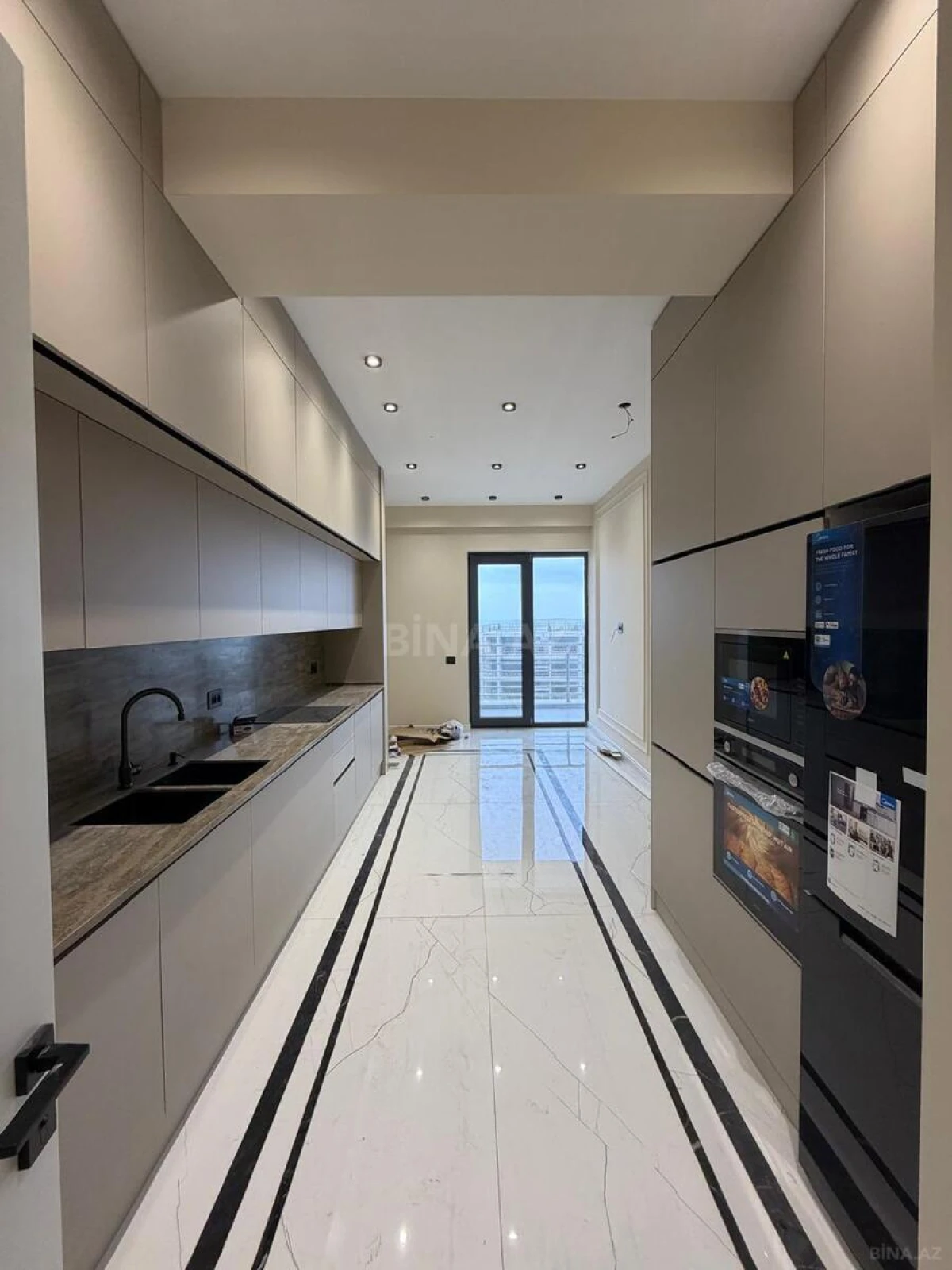 Kirayə verilir 4 otaqlı mənzil 200 m²
