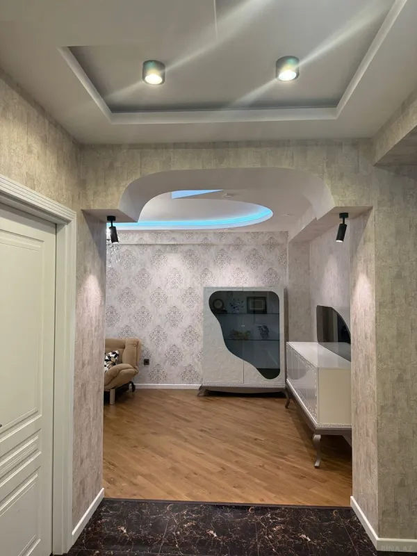 Kirayə verilir 4 otaqlı mənzil 125 m²