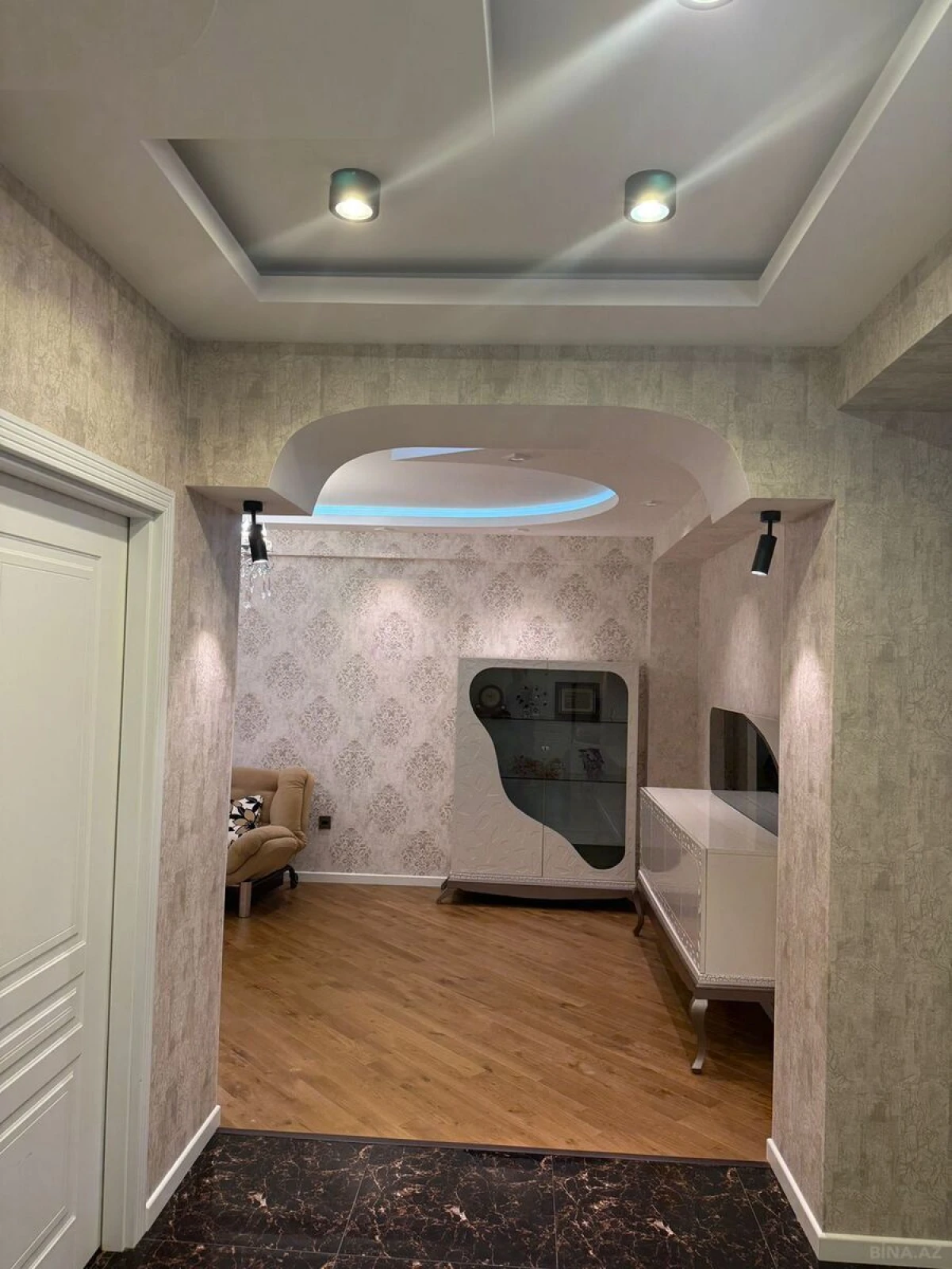 Kirayə verilir 4 otaqlı mənzil 125 m²