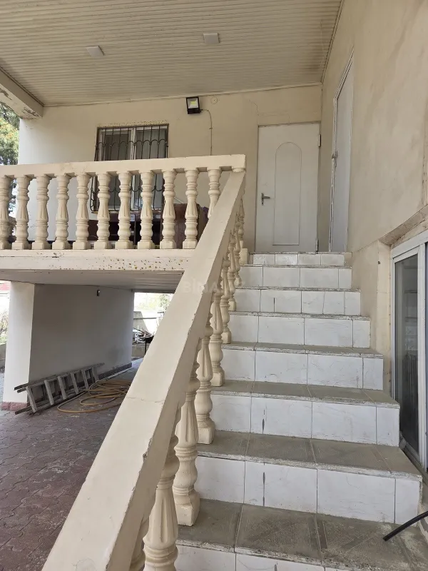 Satılır 5 otaqlı həyət evi 178 m²