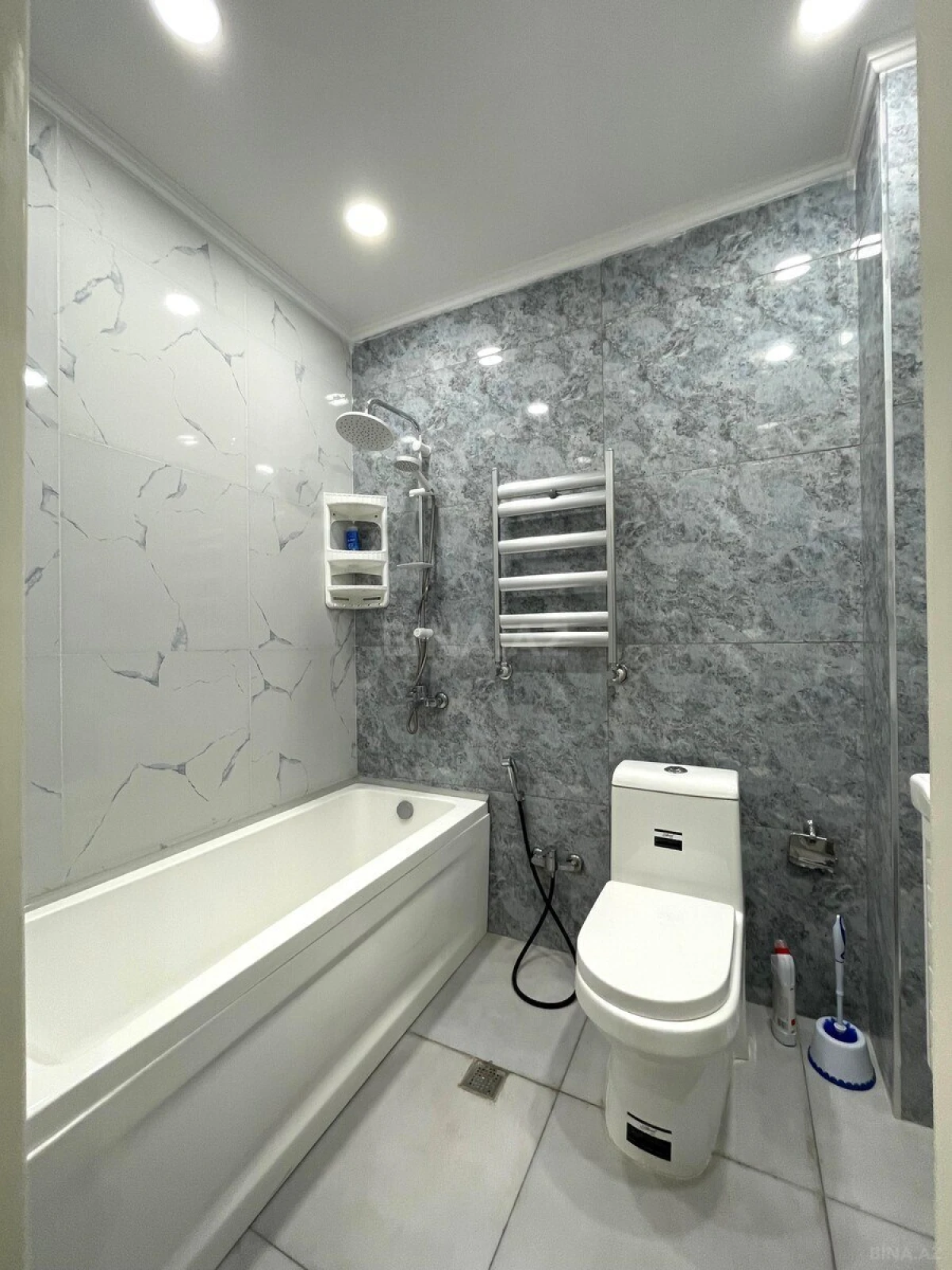 Satılır 3 otaqlı mənzil 102 m²