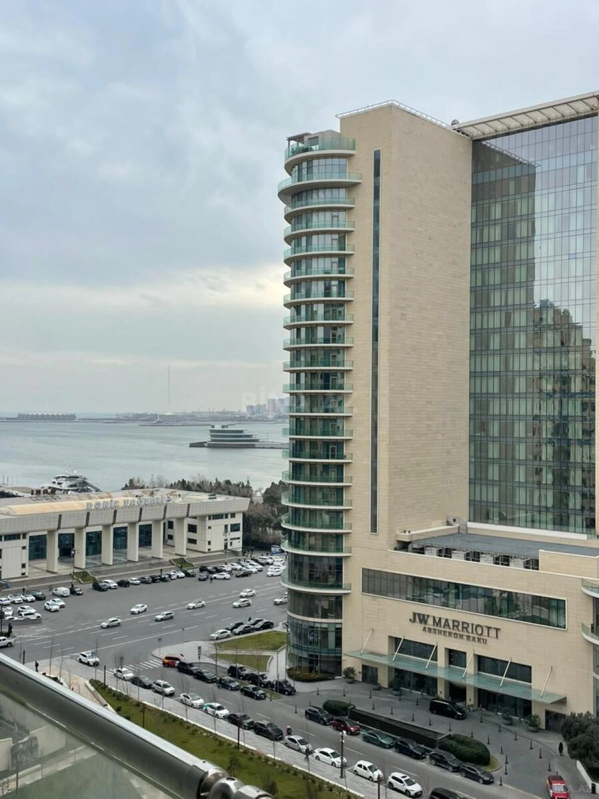 Satılır 3 otaqlı mənzil 102 m²