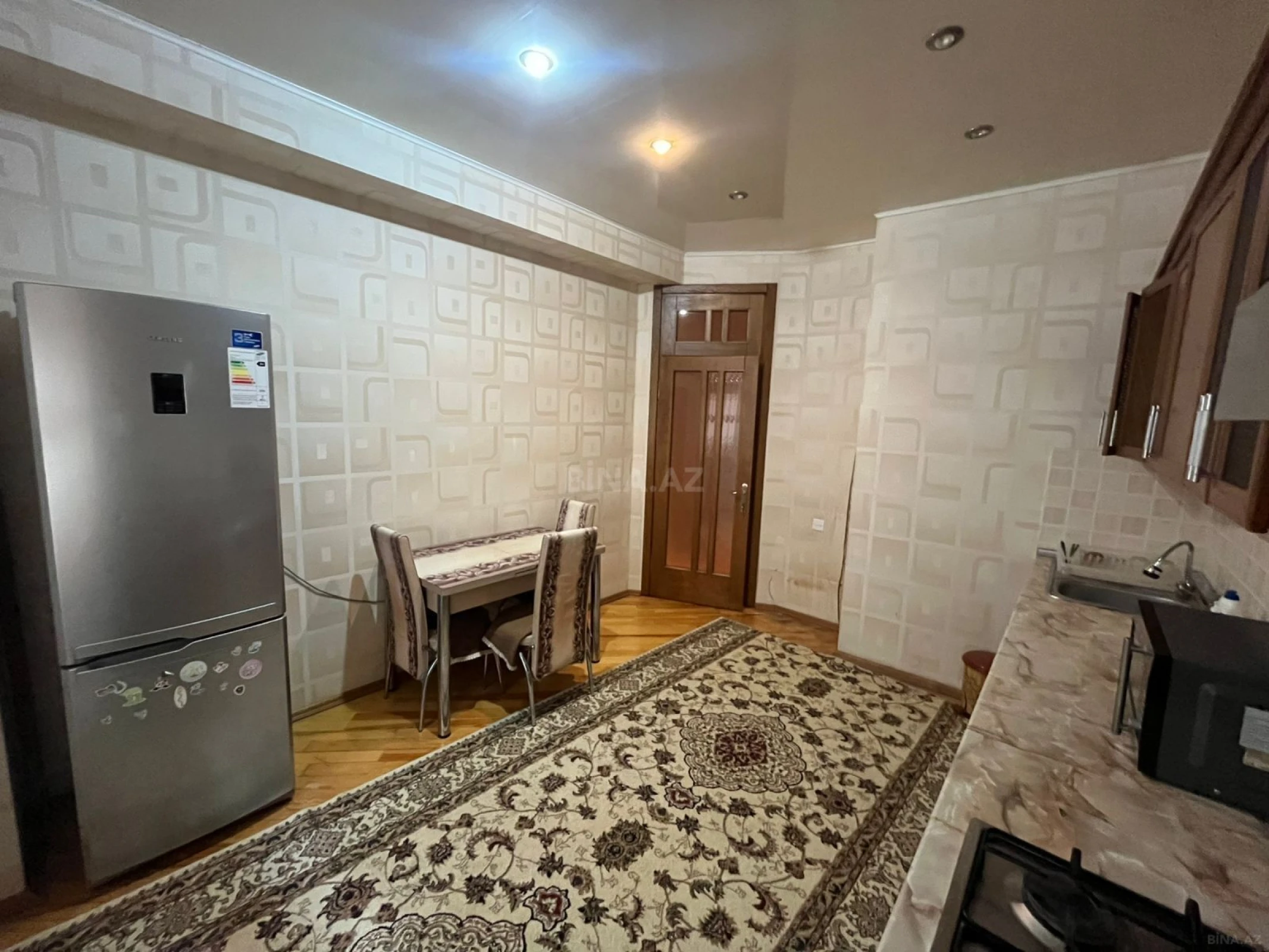 Kirayə verilir 2 otaqlı mənzil 60 m²