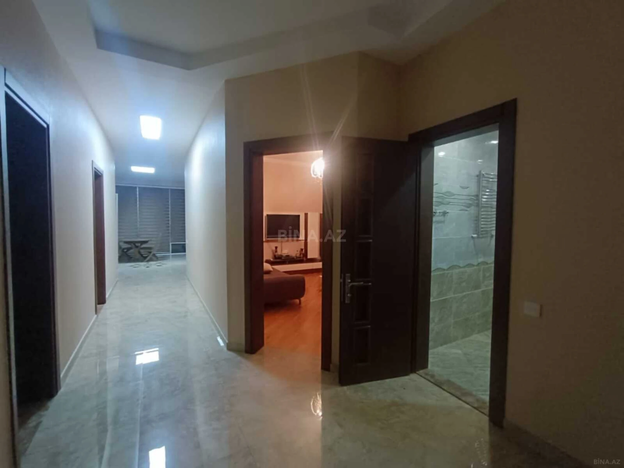 Satılır 5 otaqlı həyət evi 180 m²
