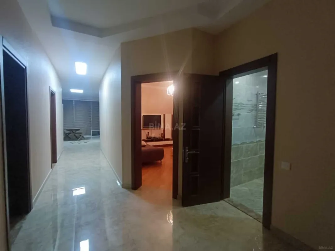 Satılır 5 otaqlı həyət evi 180 m²