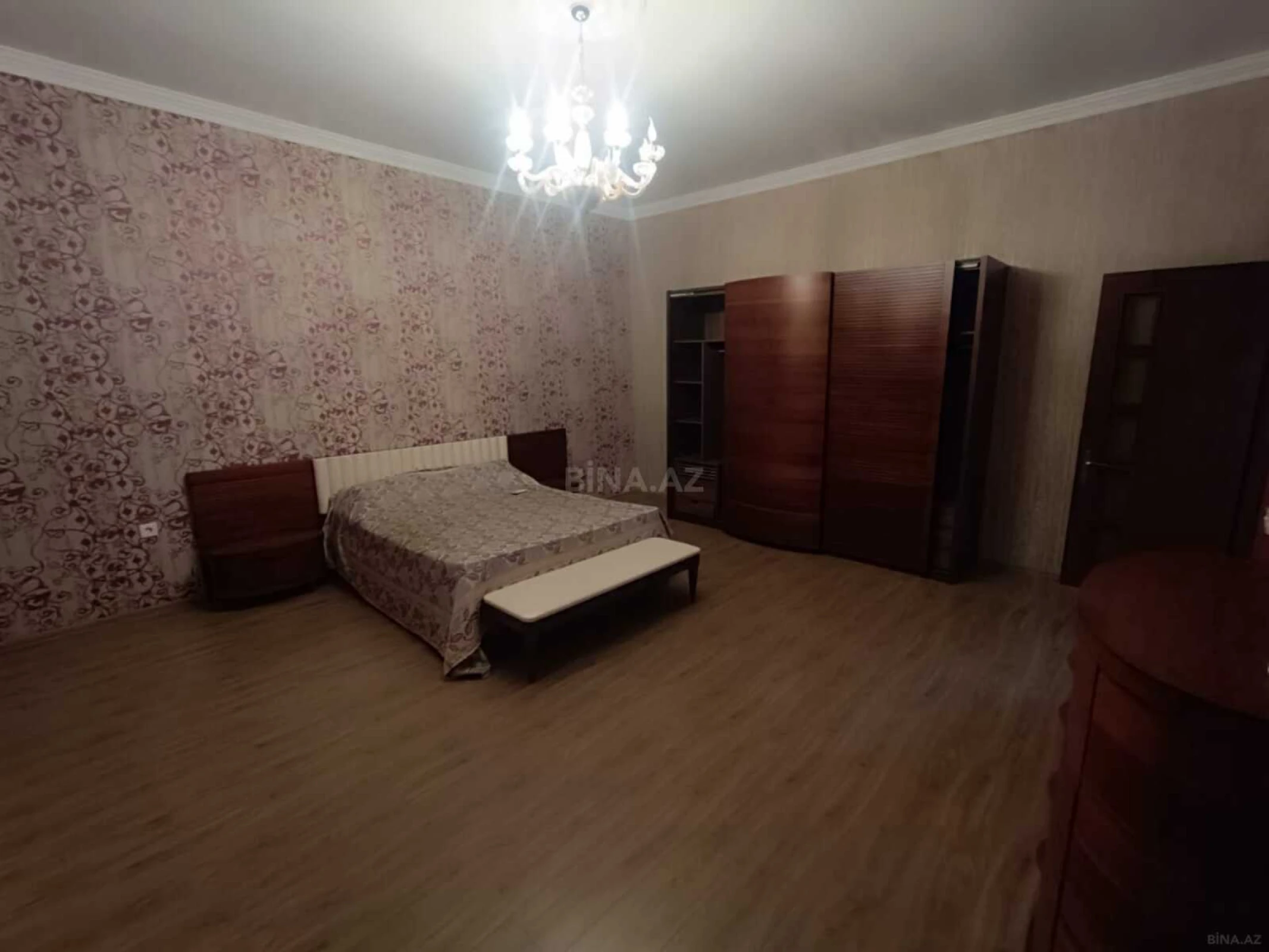 Satılır 5 otaqlı həyət evi 180 m²
