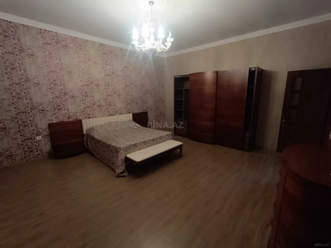 Satılır 5 otaqlı həyət evi 180 m²