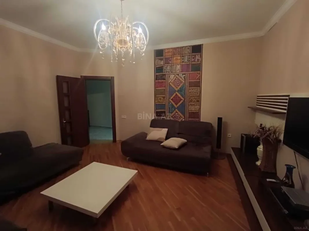 Satılır 5 otaqlı həyət evi 180 m²