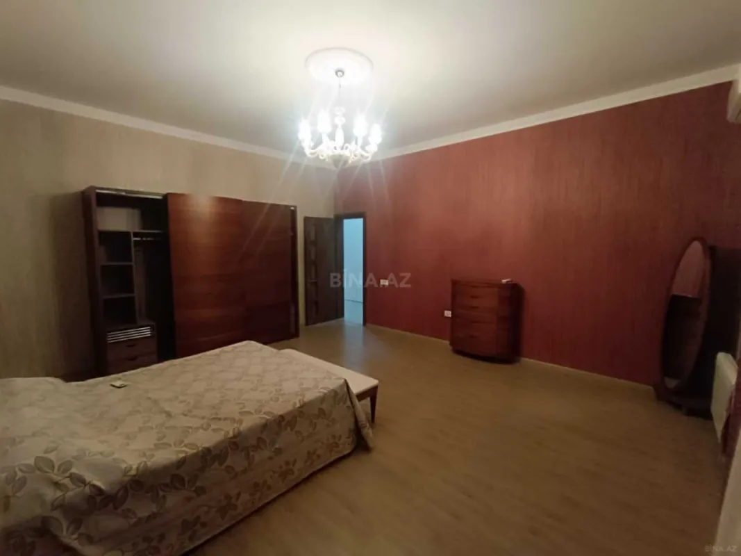 Satılır 5 otaqlı həyət evi 180 m²