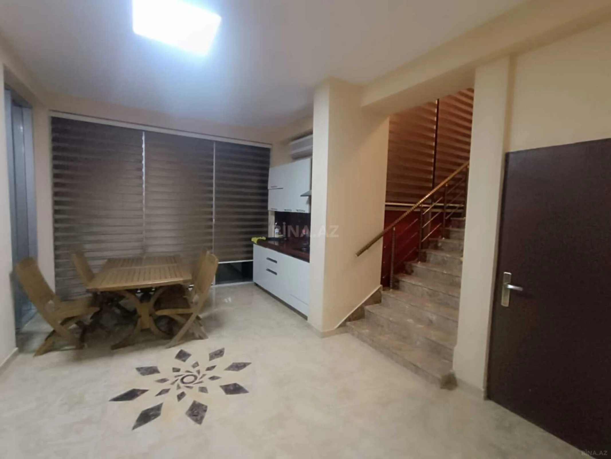 Satılır 5 otaqlı həyət evi 180 m²