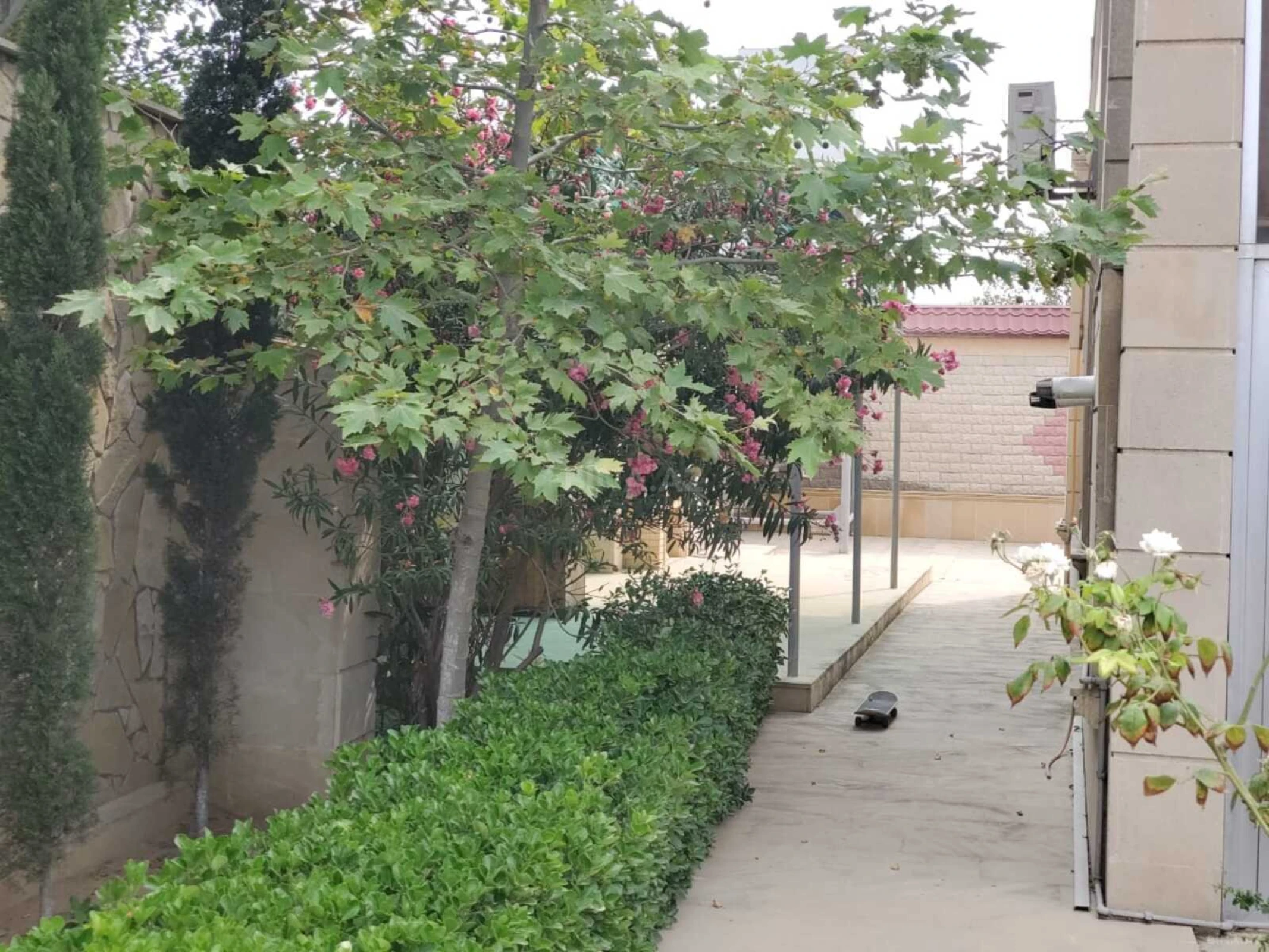 Satılır 5 otaqlı həyət evi 180 m²