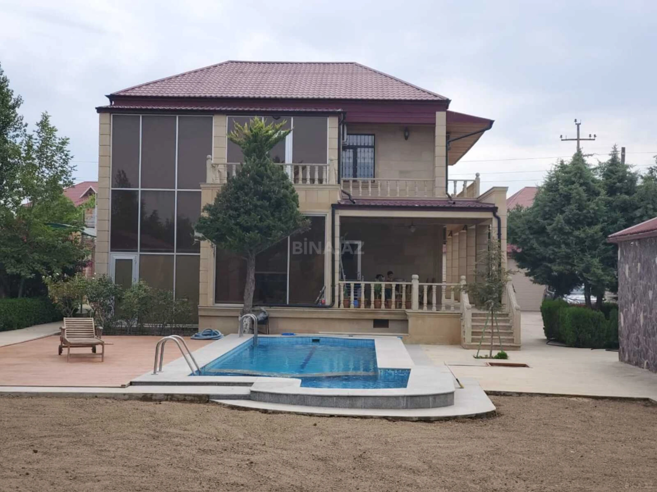 Satılır 5 otaqlı həyət evi 180 m²