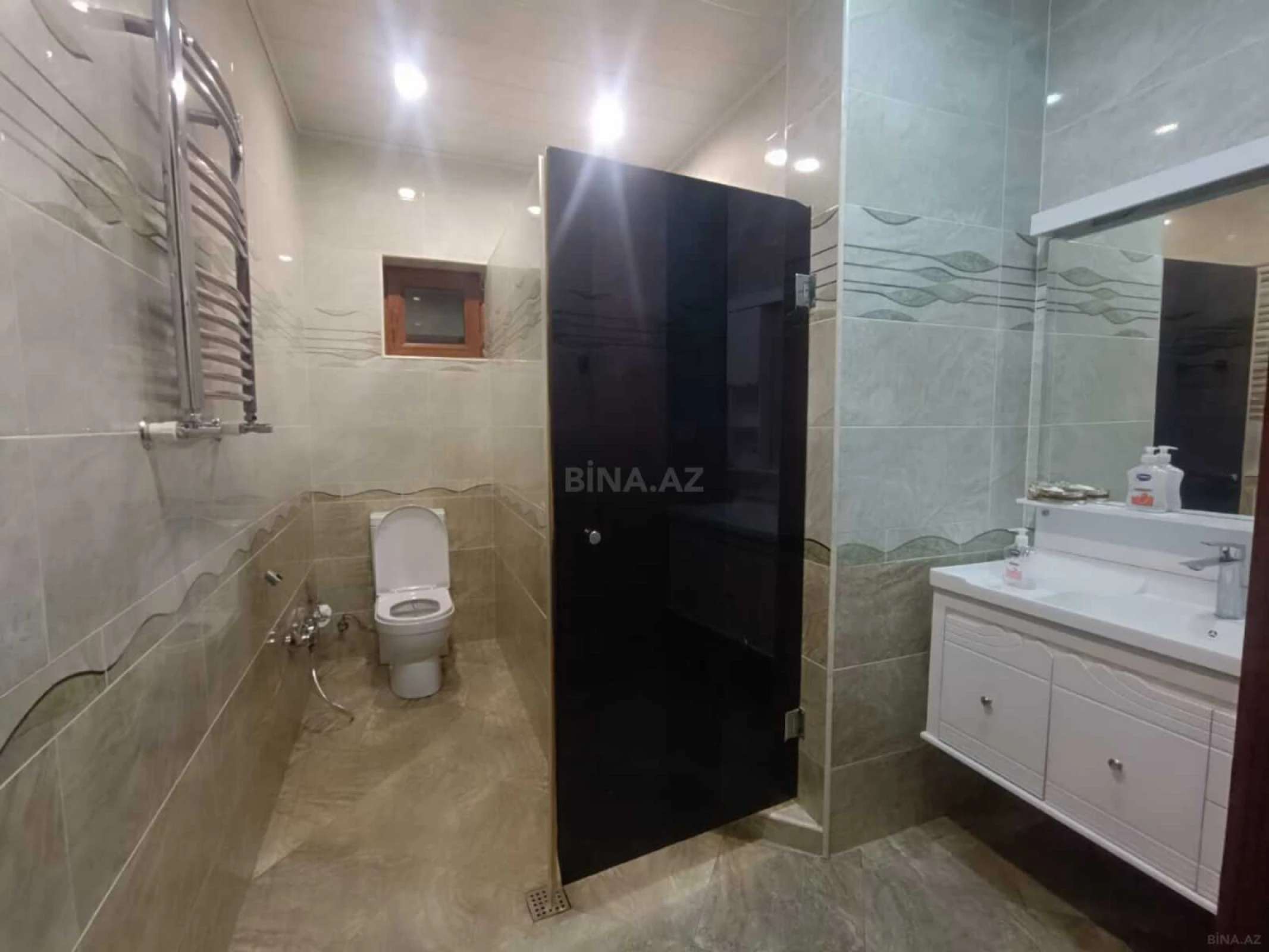 Satılır 5 otaqlı həyət evi 180 m²