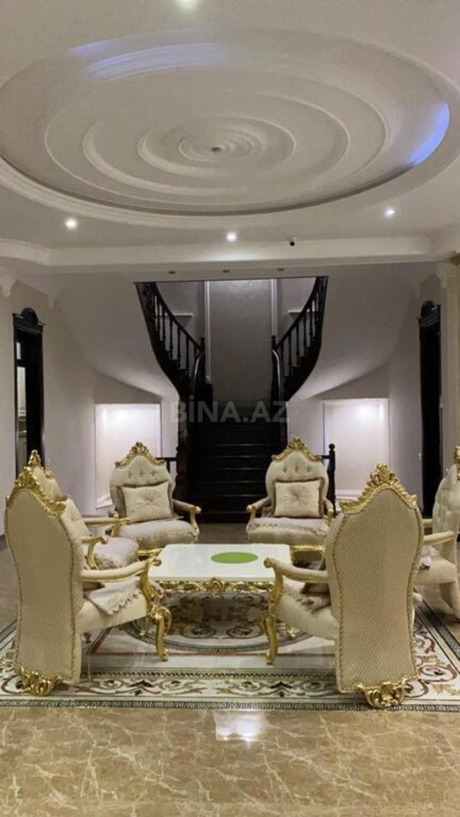 Satılır 15 otaqlı həyət evi 300 m²