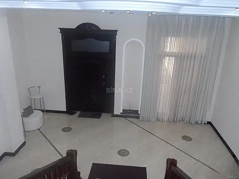 Satılır 15 otaqlı həyət evi 300 m²