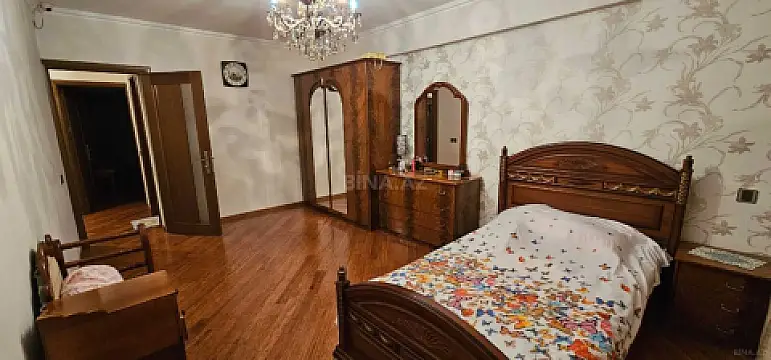 Satılır 4 otaqlı mənzil 115 m²