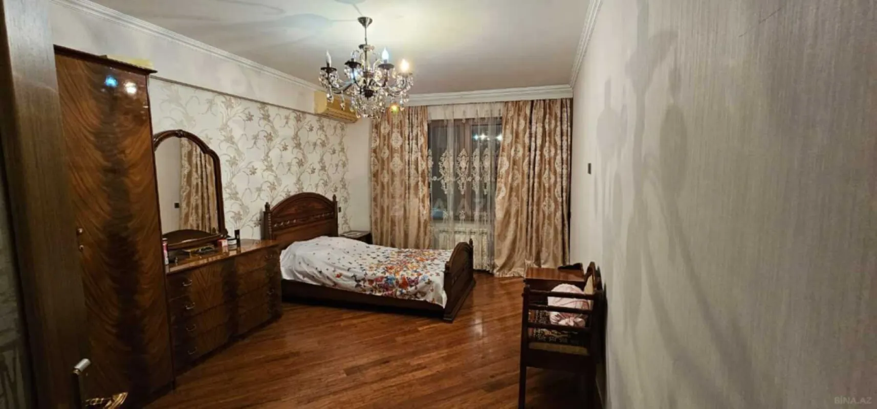 Satılır 4 otaqlı mənzil 115 m²