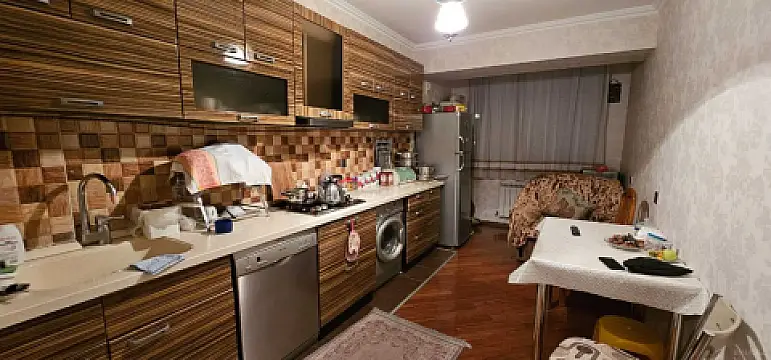 Satılır 4 otaqlı mənzil 115 m²