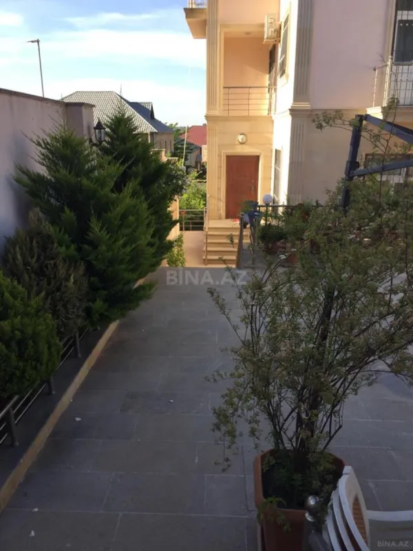 Satılır 9 otaqlı həyət evi 500 m²