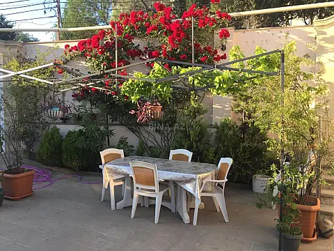 Satılır 9 otaqlı həyət evi 500 m²