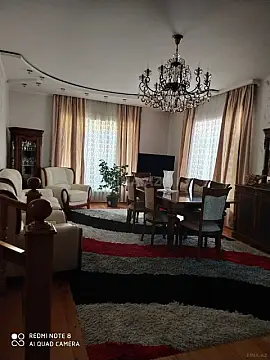 Satılır 9 otaqlı həyət evi 500 m²