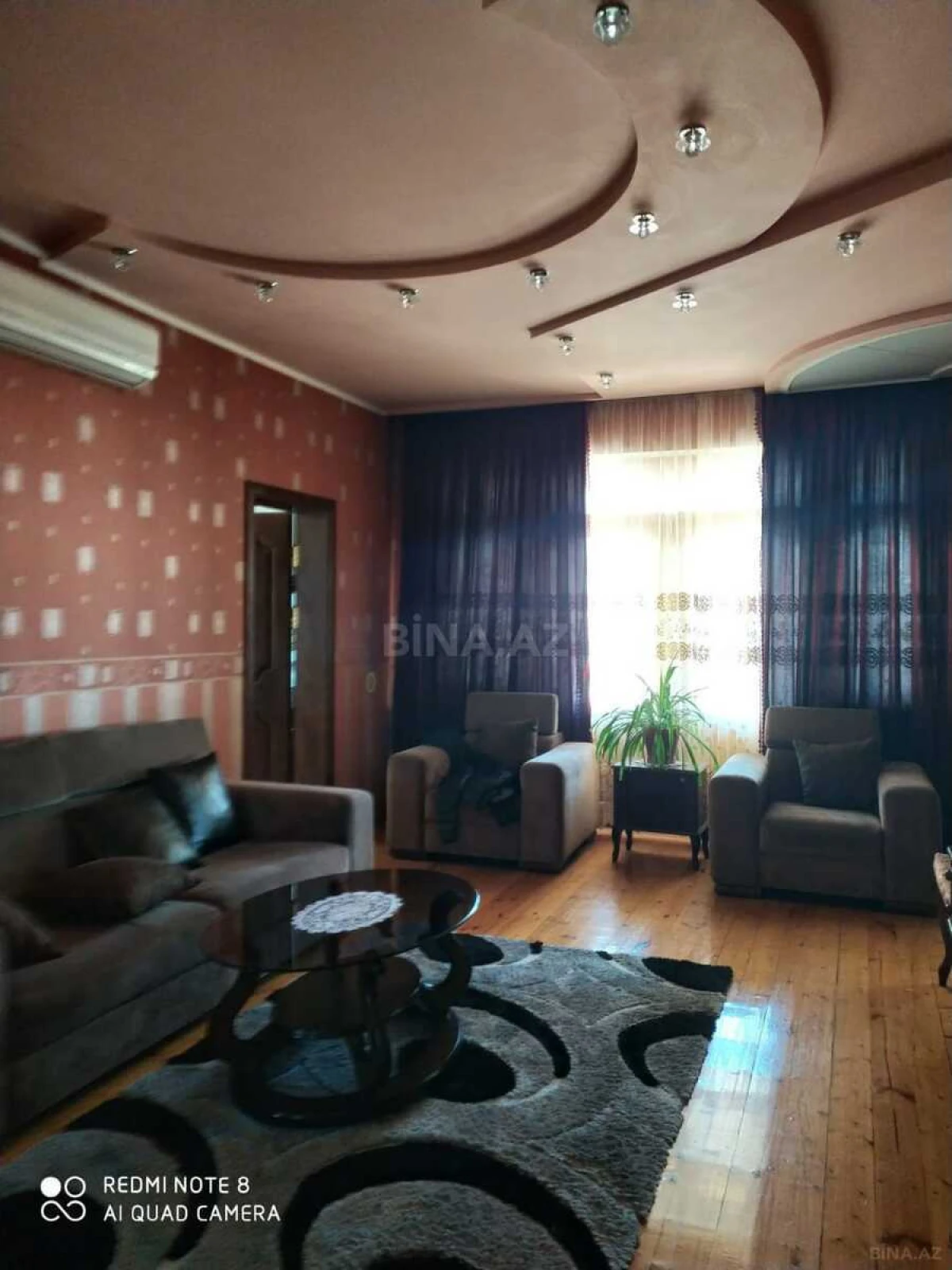 Satılır 9 otaqlı həyət evi 500 m²