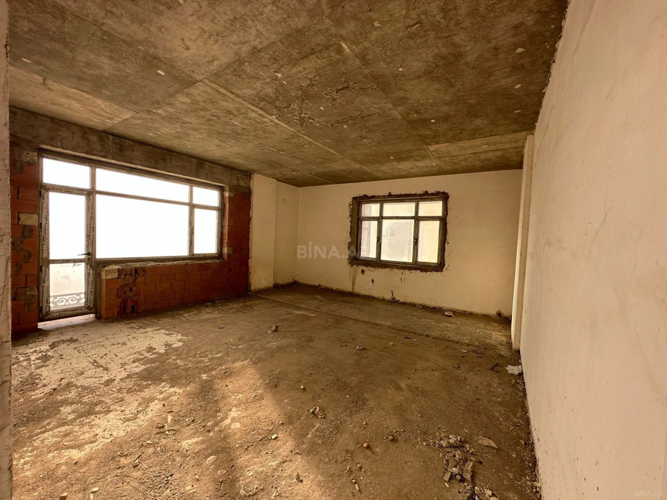 Satılır 3 otaqlı mənzil 137 m²