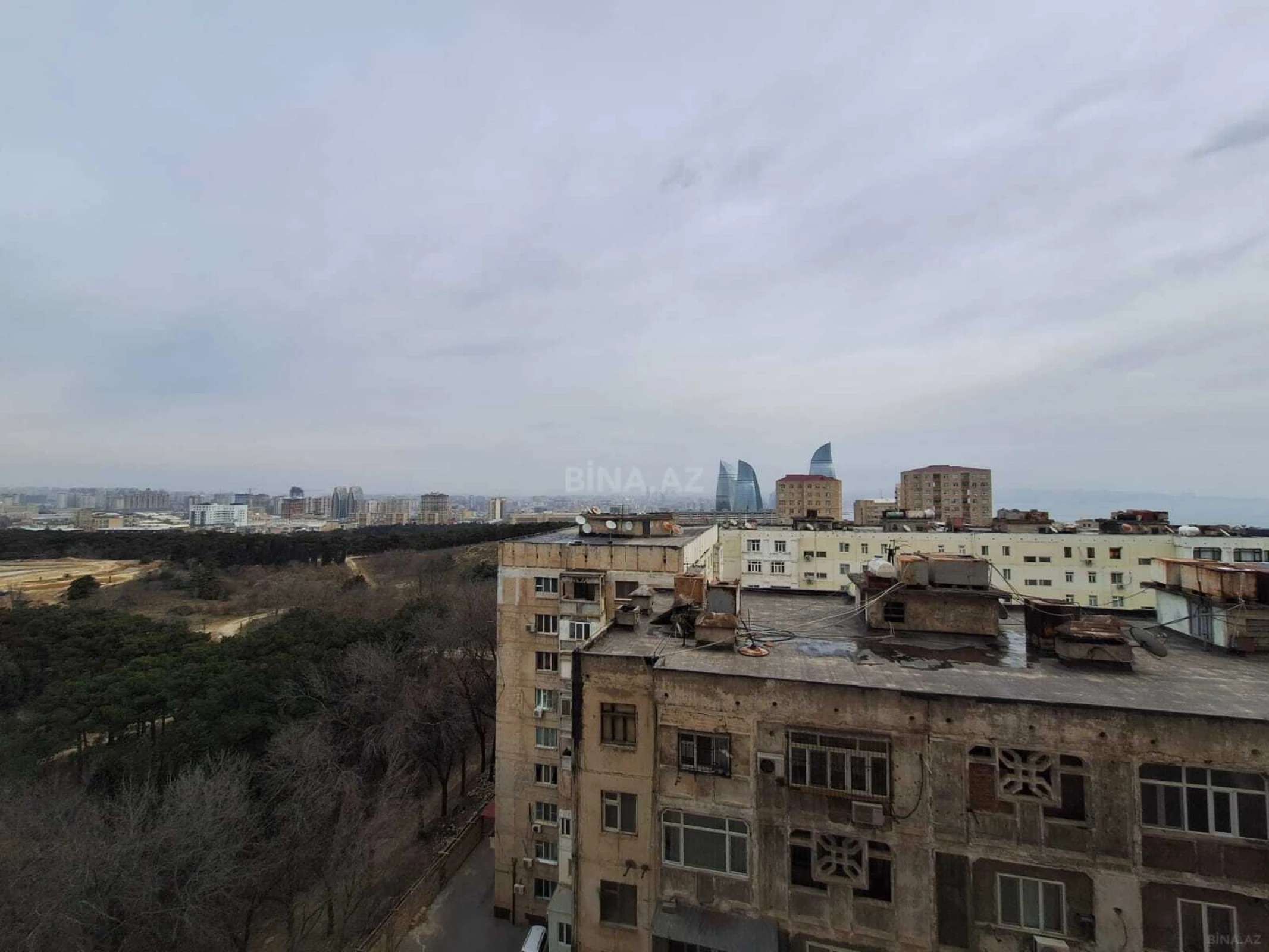 Satılır 3 otaqlı mənzil 137 m²