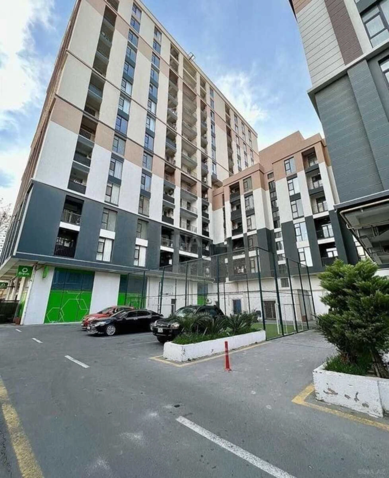 Satılır 4 otaqlı mənzil 168 m²