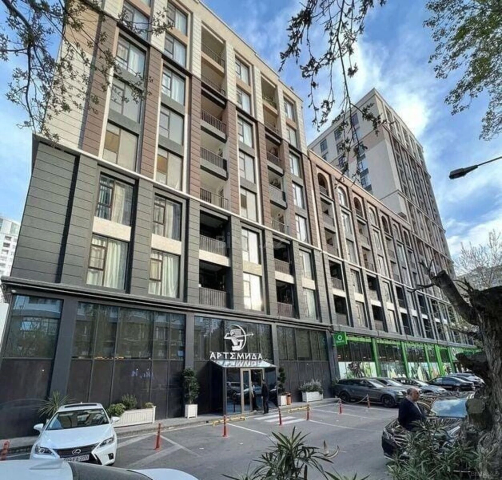 Satılır 4 otaqlı mənzil 168 m²