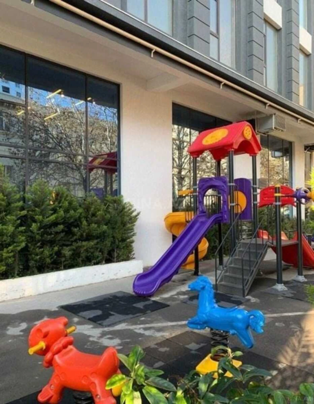 Satılır 4 otaqlı mənzil 168 m²